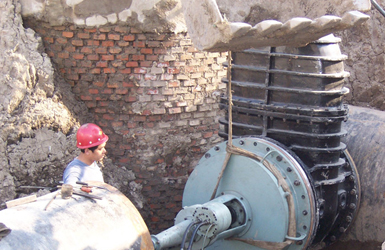 案例開孔鉆現(xiàn)場